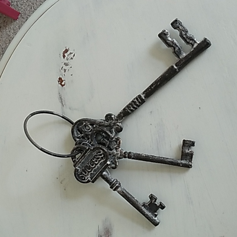 Large Gray decorative skeleton keys